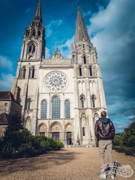 Visiter Chartres Cathédrale place